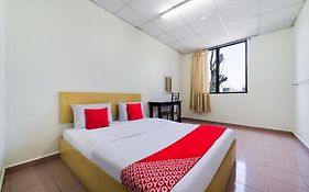 Oyo 89461 Cp Hotel